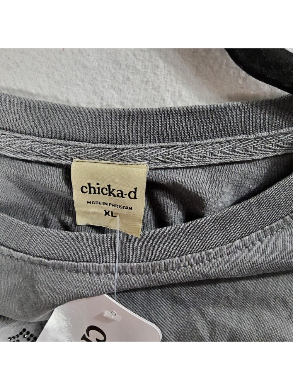 Chicka-d NC State Wolfpack Women XL Gray Rhinestone Cropped T-Shirt NWT - Picture 3 of 7